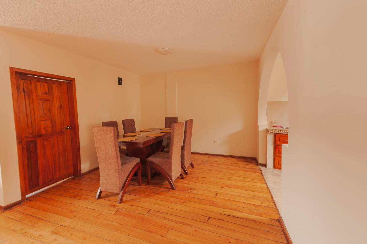 Los Ponchos Inn Apartasuite オタバロ エクステリア 写真