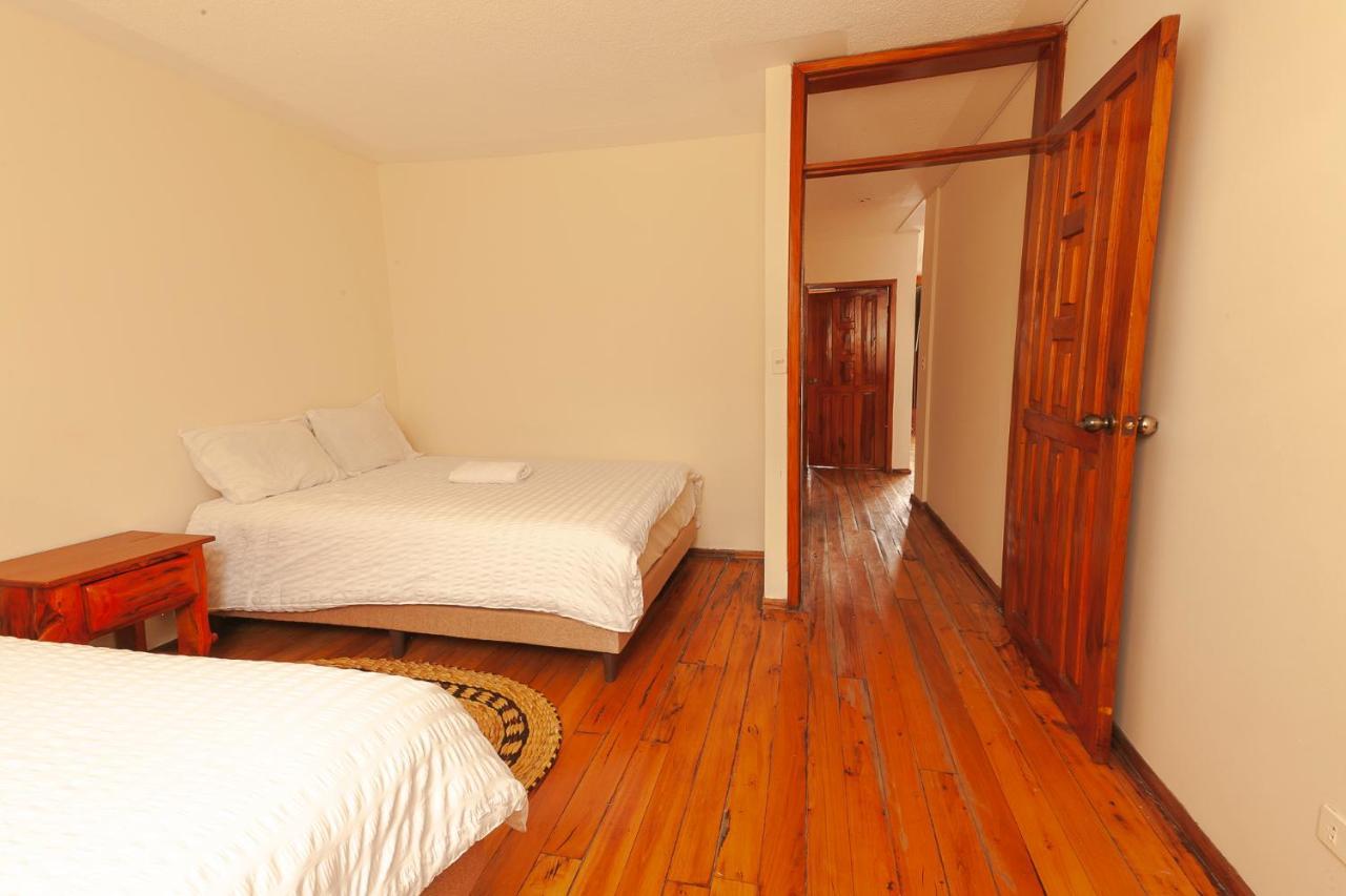 Los Ponchos Inn Apartasuite オタバロ エクステリア 写真